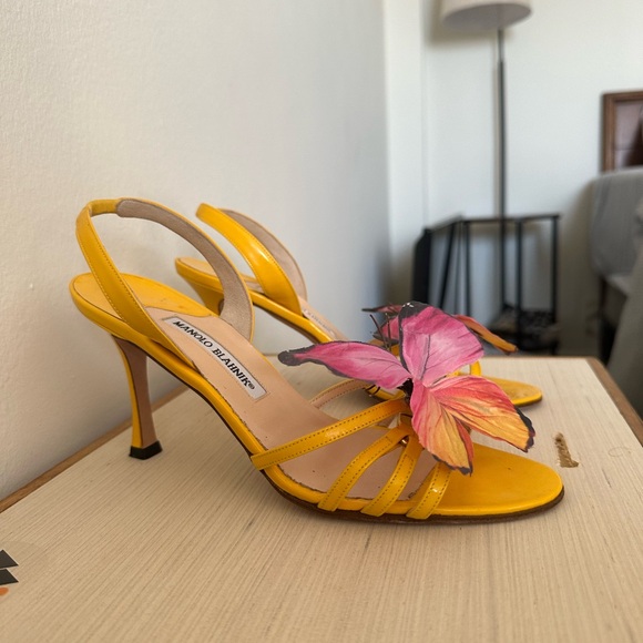 Manolo blahnik sunset yellow butterfly yellow sandal heels - Picture 2 of 4